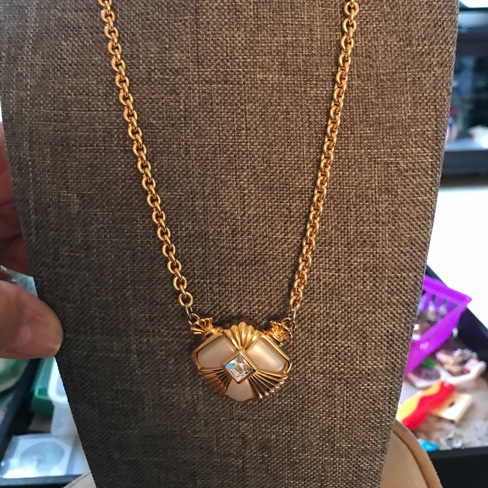 Vintage Avon necklace with crystal & pearlized #67
